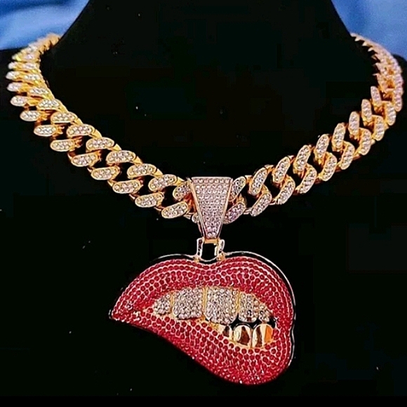 COPY - 20 inch cuban link necklace with red sexy biting lips pendant charm - Picture 4 of 4